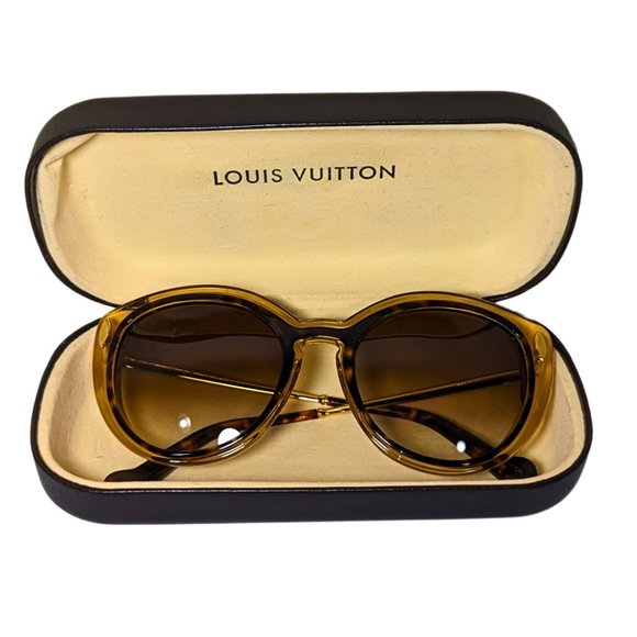 Louis Vuitton Accessories - Louis Vuitton Oversized Cat Eye Gold Tortoise Sunglasses w/Case
